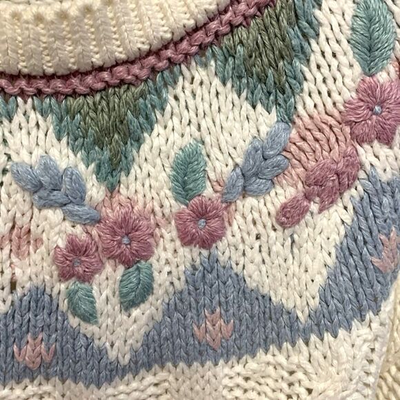 Vintage 80s Needles & Yarn Ivory Cable Knit Floral Yoke Crewneck Sweater Size M - Picture 8 of 13